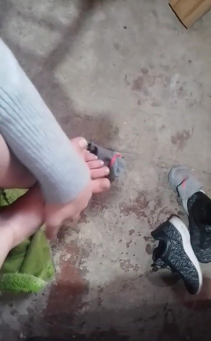 RavenHearth666VIP: Ich ziehe meine socken nach einem langen tag des gehens...