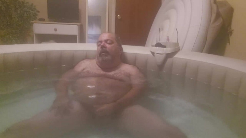 JohnGalt_060769: Jacuzzi-wichsen mit unterwasser-cumshot