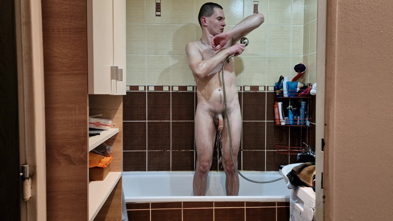 Fap_man93: Joven papá travieso le gusta filmarse mientras se ducha