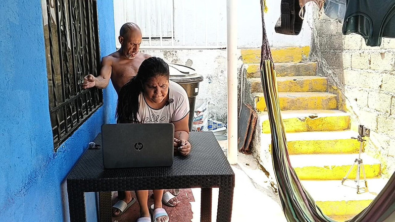 Adribella69: Sexe en plein air avec ma voisine excitée à gros cul