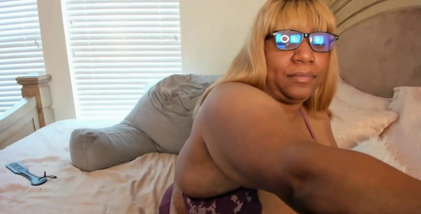 Josie4yourpleasure: Ve fialovém prádle
