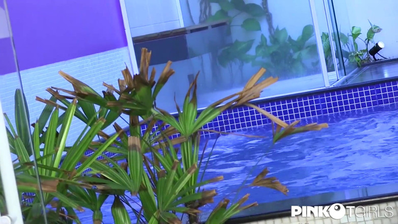 Pinko TGirls: Roberta Lins reitet den hengst