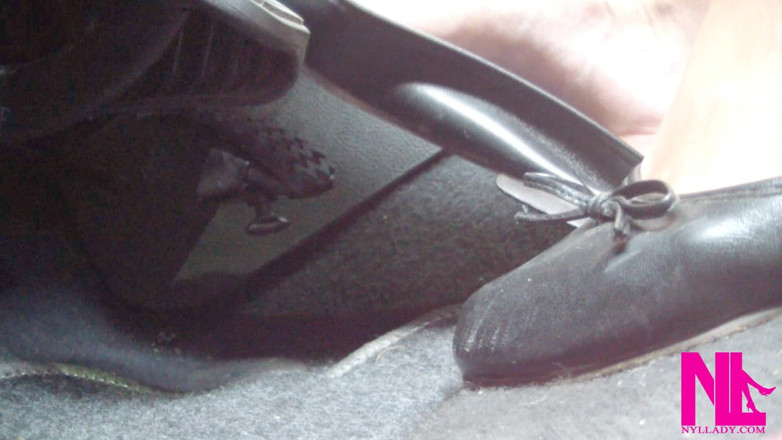 Nyllady: Menyelamatkan flat hitam pada barefoot