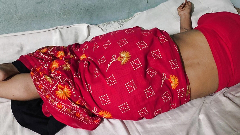 SAFI-SEXY: Je partage mon lit avec ma tatie après avoir embrassé...
