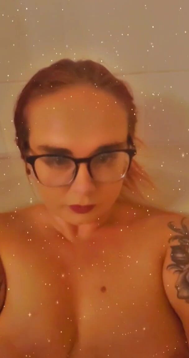 Savanna star: Me encantan los baños de burbujas .. ¿Quieres unirte a mí?