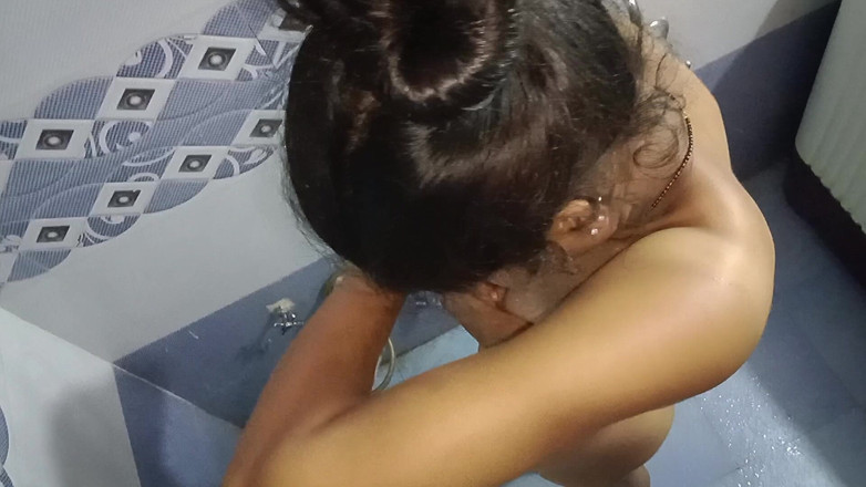 xxxSejal: Bhabhi kom ut ur badrummet efter att ha badat