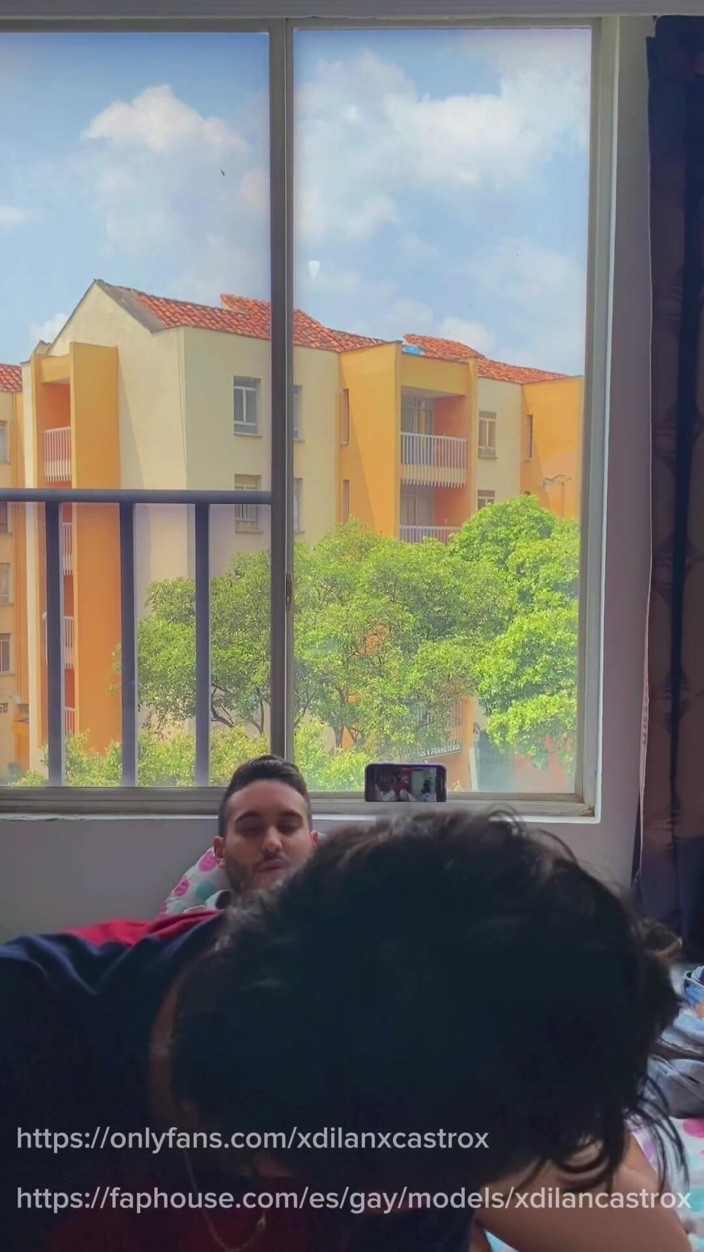 Dilan Castro: Twink zuigt hetero pik en neukt zijn kont als niemand...