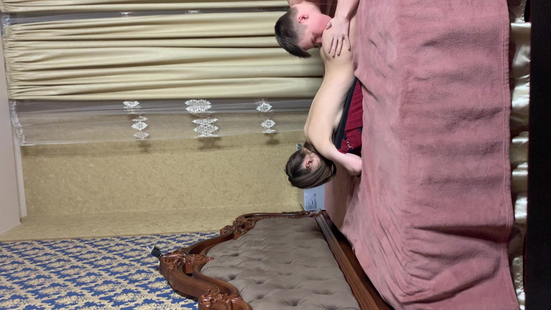 misss_vikki: Вона відчула, як по шкірі пробігли мурашки