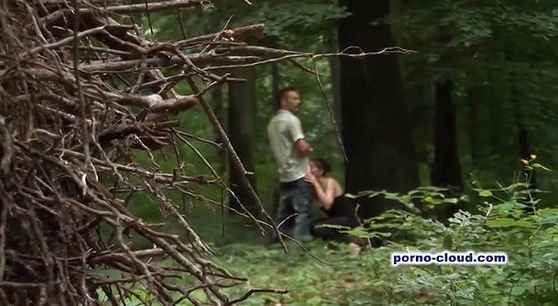 Porno Cloud: MILF, pipe dans la nature
