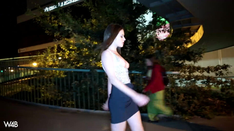 Watch4beauty: Plimbare de noapte