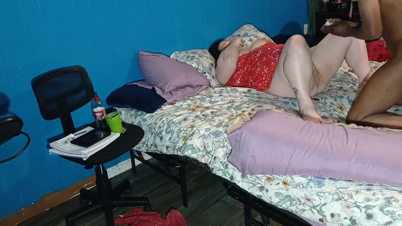 Sloppylynn: मोटी गांड वाली गोरी लड़की की चूत को उसके बड़े लंड द्वारा अच्छी तरह से चोदा जाता है वह अच्छा चोदता है