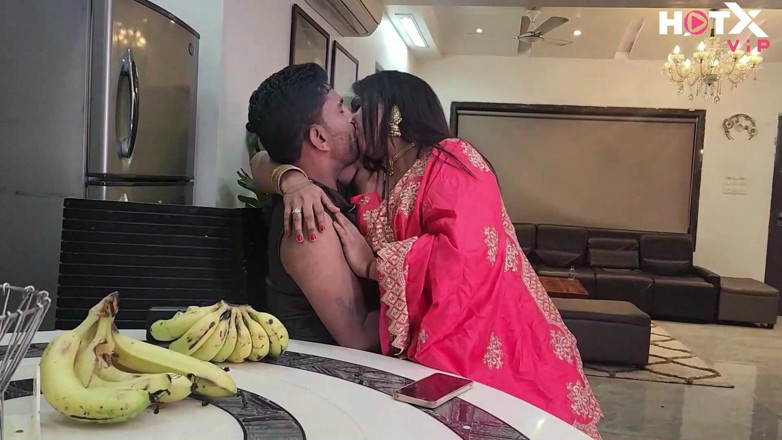 Indianxxx nude: 인도 밀프 바비가 사리 벗고 Devar Ji와 섹스하는 거대한 젖탱이