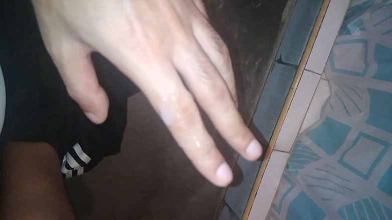 AlexAlejandro13: 手にザーメンが入っている