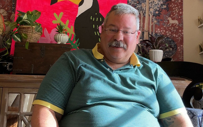 Hand-Free-Daddy-Chub: Chubby bear, Trainer Yells Spielername beim pissen und kommen