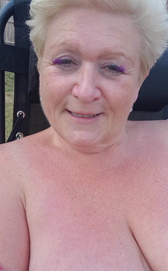 Uk Joolz: Getting those gorgeous tits out in the sunshine, while sitting...