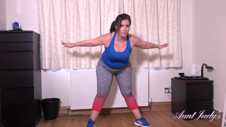Aunt Judy's: AuntJudys - 42anni il culone grande di BBW Montse si allena