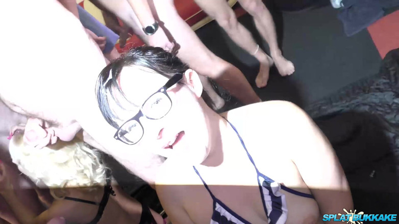 UkXXXpass: Seksowny Kwiecień i Cherry ssają kutasy w bukkake