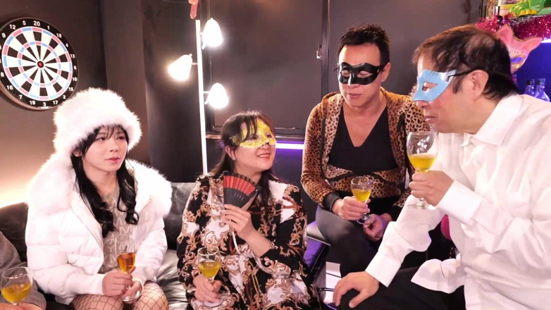 Raptor Inc: Barul încântător se întâmplă este un loc popular pentru transsexuali să stea...