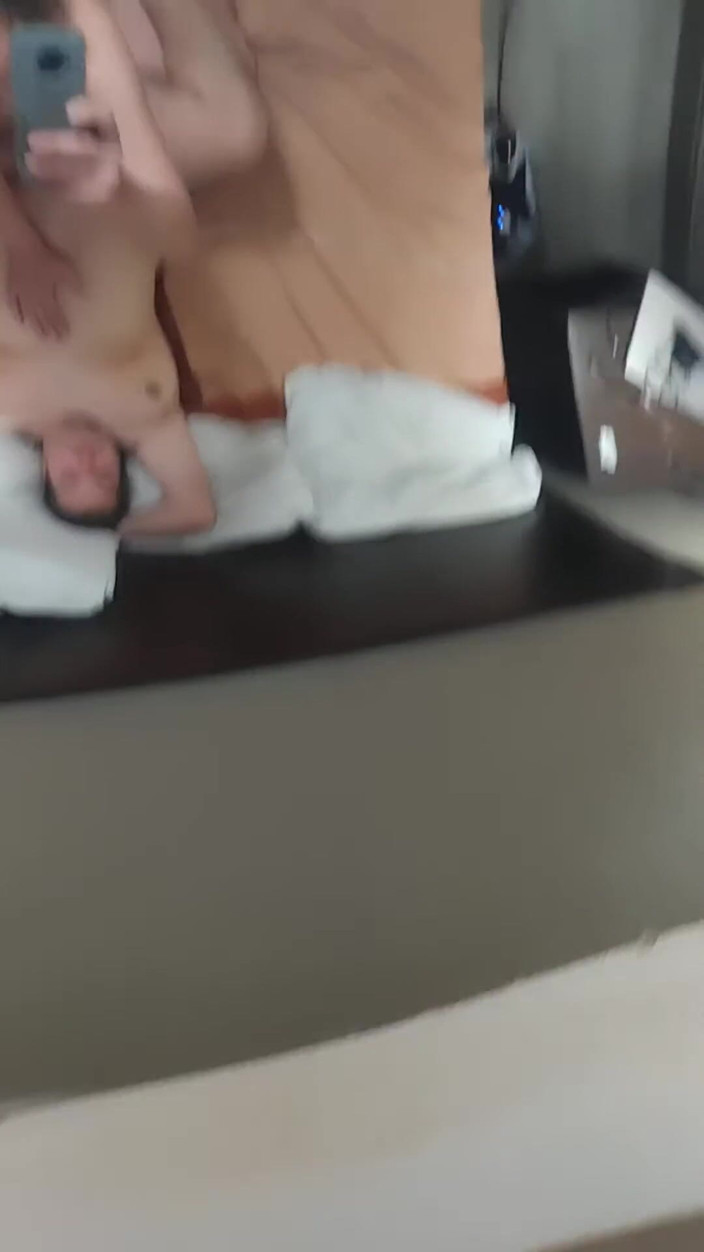 LilTaste: Couple T4T ; Pendant ce temps, ici-bas ... ? Il a ma bite...
