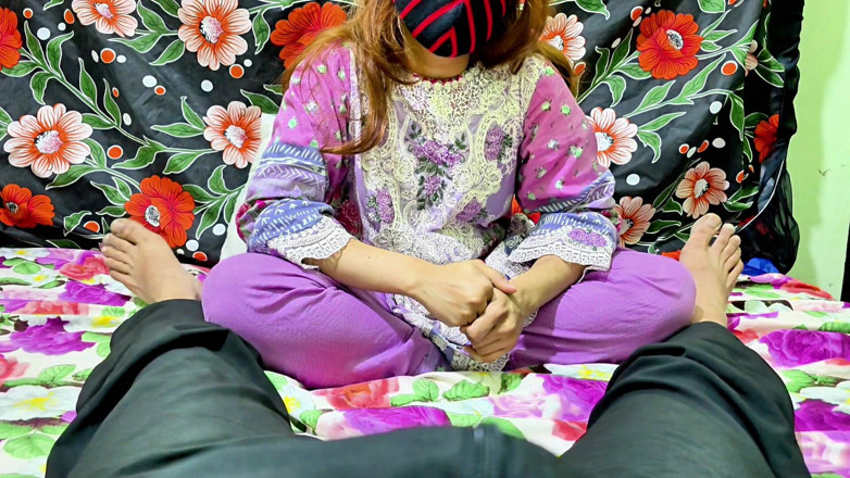 Faryal: Indická Desi Hot Bhabi - čisté hindské sprosté řeči