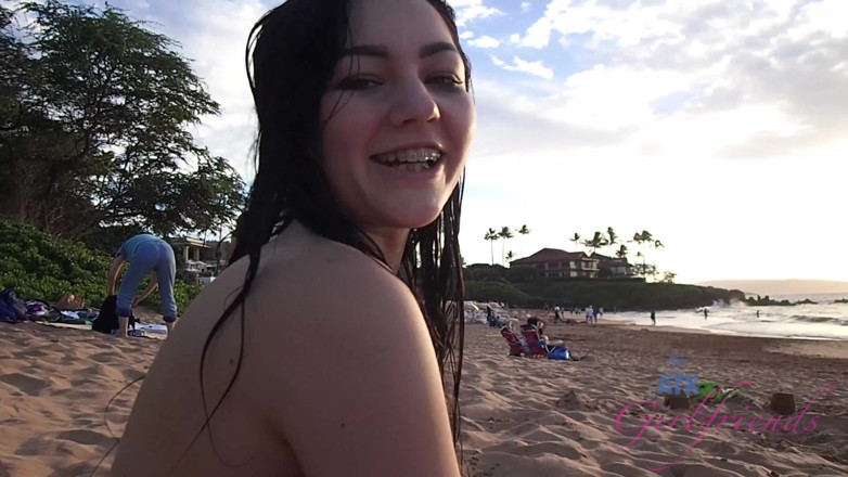 ATK Fans (Girlfriends): Karly Baker ile sanal tatil Hawaii 1/9