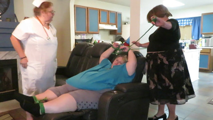 BBW nurse Vicki adventures with friends: Ssbbw damsel je kořistí na mých 2 bbws