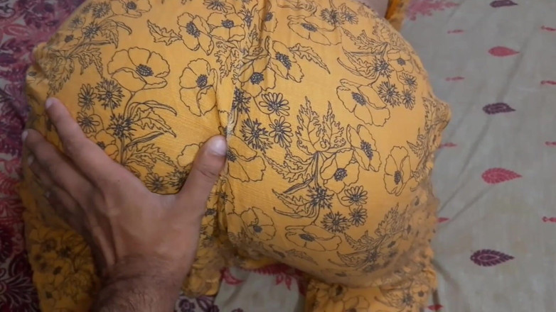 RedQueenRQ: Indický přítel opustil svou přítelkyni poté, co ji viděl sexy