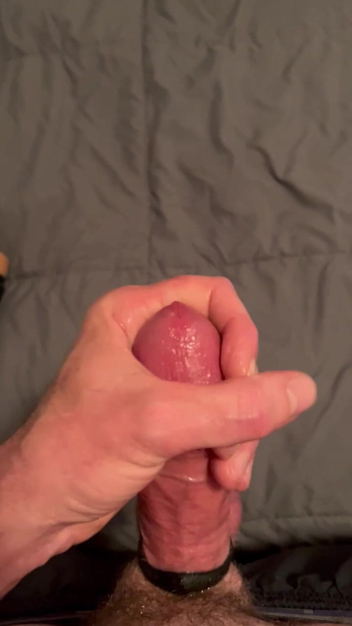 Dwoobs: Un anillo de polla, lubricante y una corrida masiva