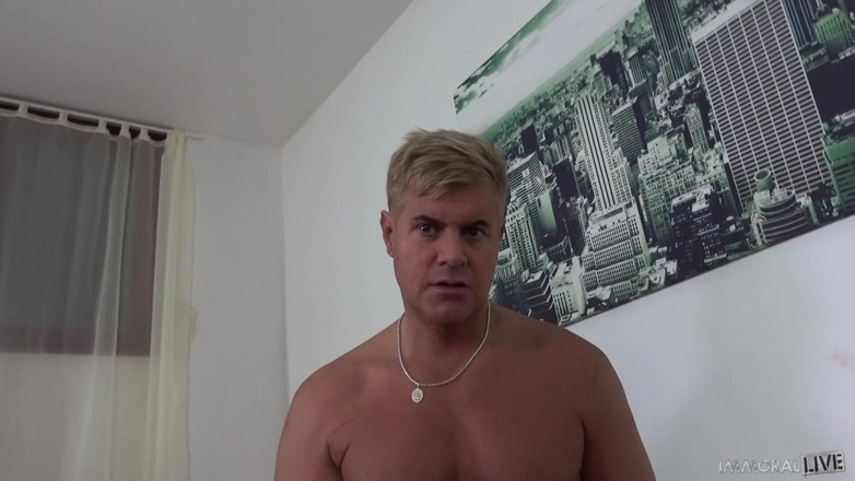 Immoral Live: Sienna Day, accro à l'orgasme, fait lui donner deux éjacs à un veinard