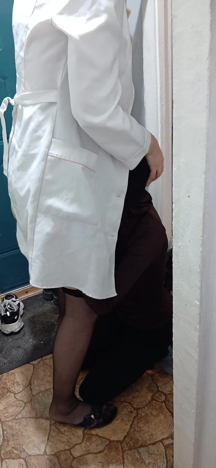 Lesbian-illusion: Một bác sĩ đồng tính nữ bắn tinh trong miệng bệnh...