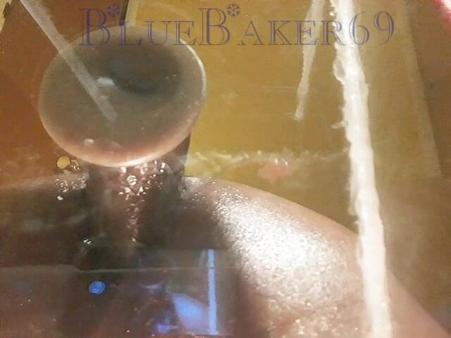 BlueBaker69: क्लोज अप, अंटे गहरी 12 इंच डिल्डो चुदाई