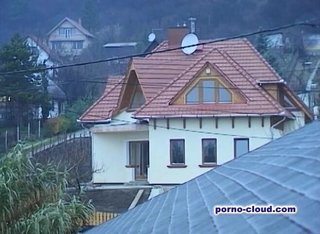 Porno Cloud: Dívka tvrdě ošukaná v gangbangu