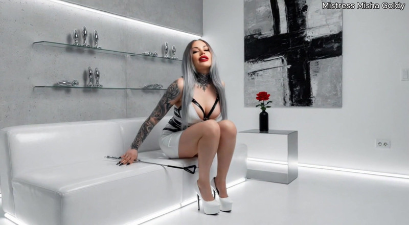 Goddess Misha Goldy: Il tuo sguardo alimenta la mia crudeltà