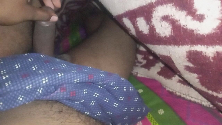 Sweet Indian cock: Indiano gay garoto ao ar livre masterbate