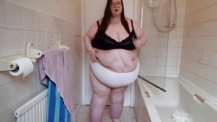 SSBBWLadyBrads: SSBBW Stretch exercise in bra & thong