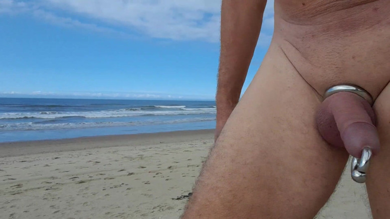 Cozzy: Procházka na nudistické pláži