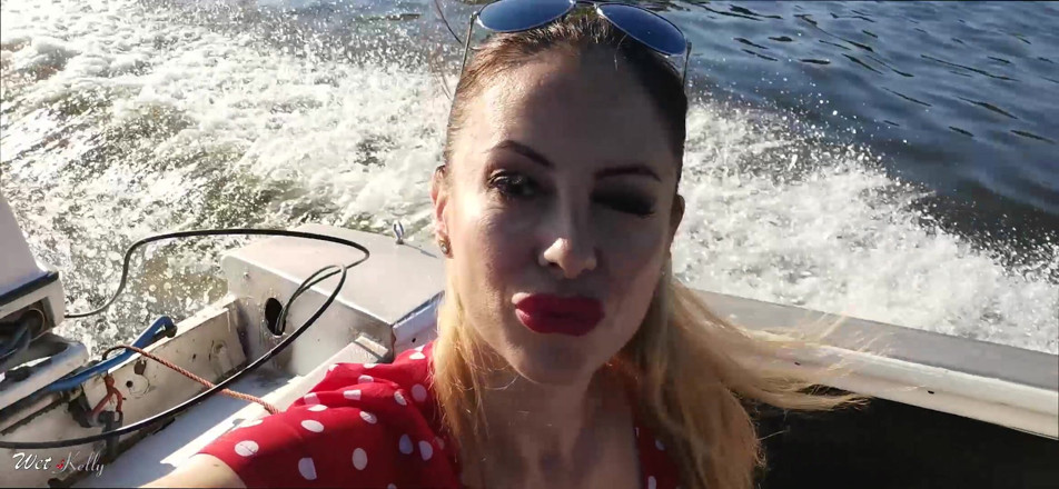 Wet Kelly: Eu exibi meu corpo sexy no passeio de barco com...