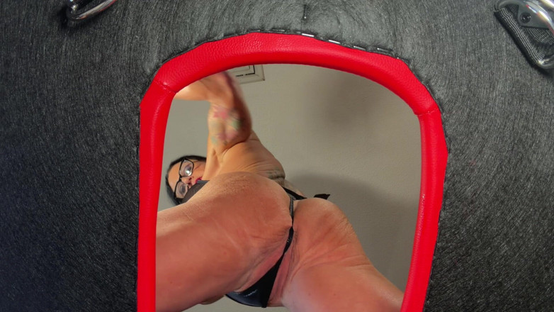 Kandylegsxxx: TWARZ POV siedzi i spuszcza cię pod moim tronem