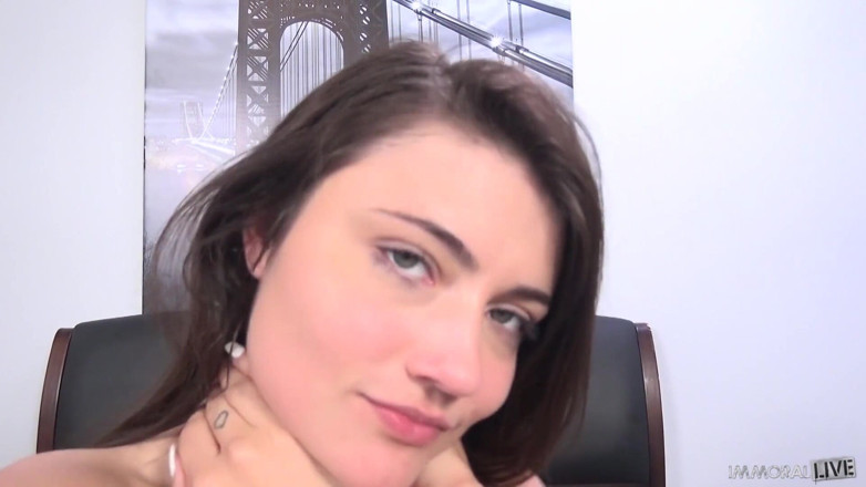 Immoral Live: Adria Rae кончает так сильно, что у нее есть религиозный опыт: О, Бог мой!
