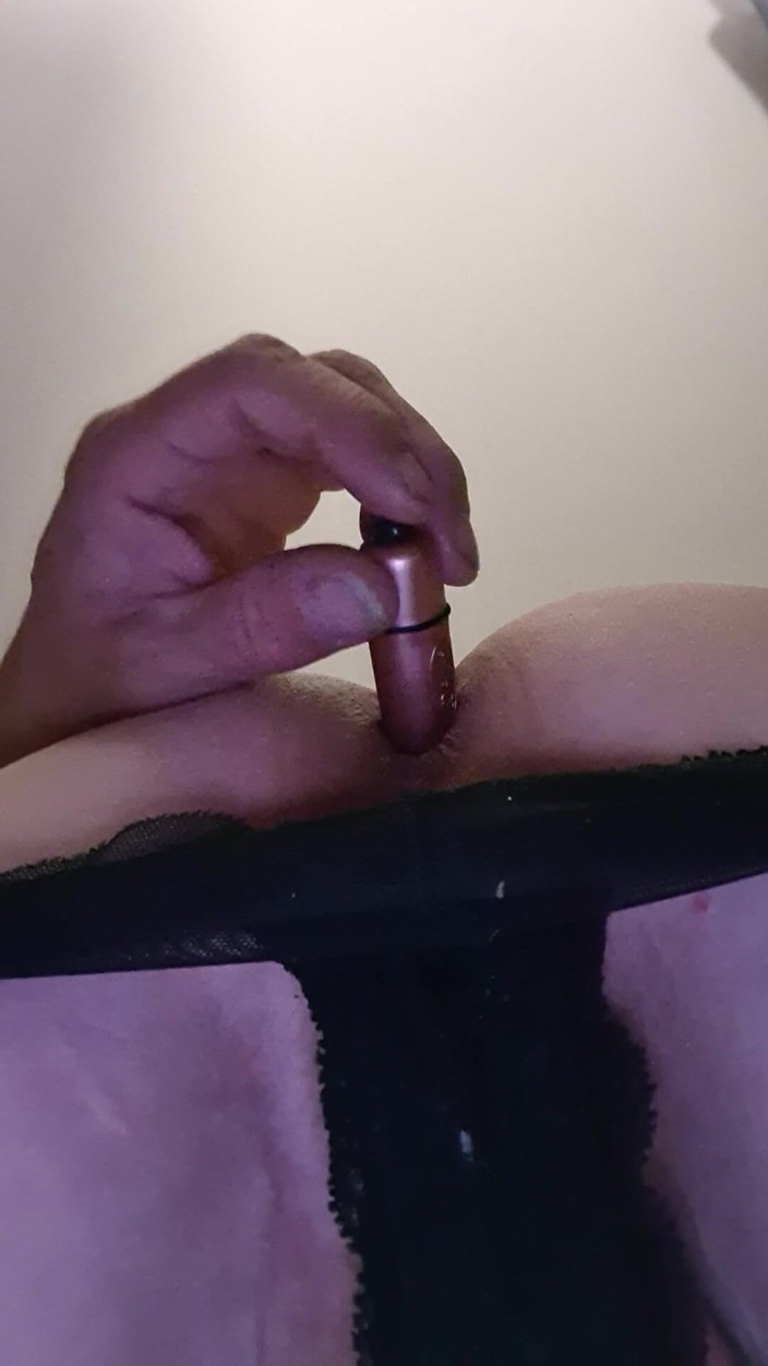 Girlie Simone: Vieni a giocare con me e accarezzami il corpo