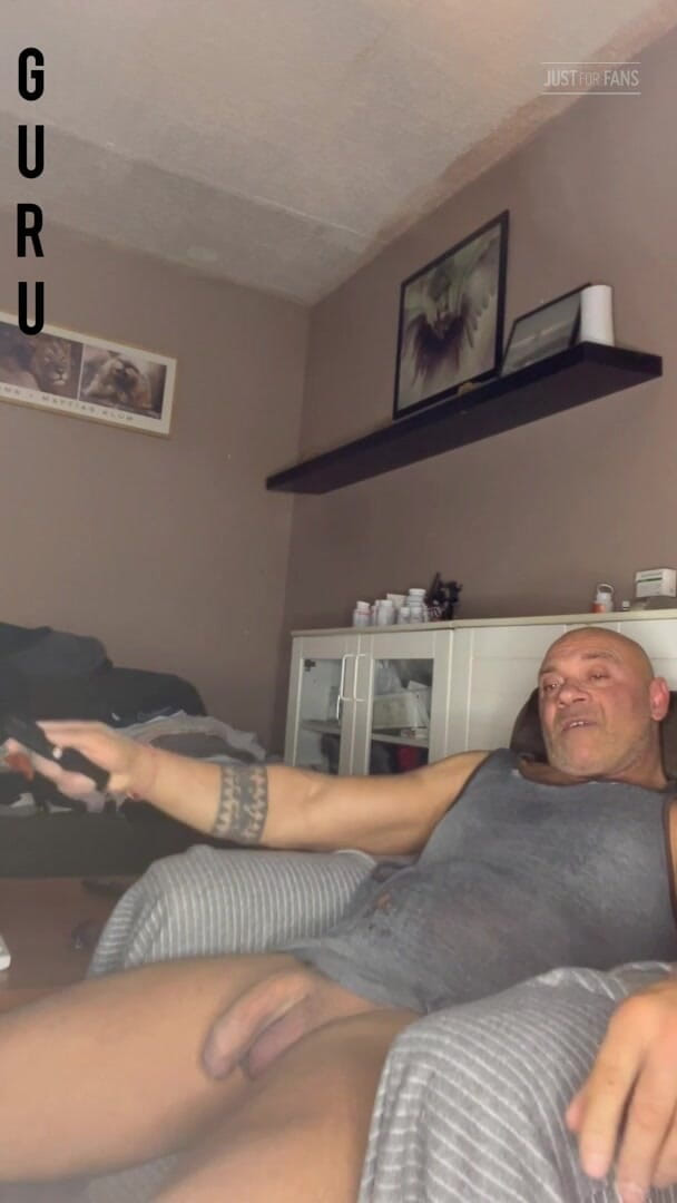 Mr. Guru: Bercakap selepas melancap. Encik Guru Bodybuilder di Rumah
