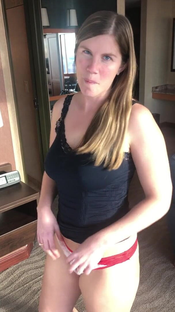 Lisa Brooks: Une femme sexy se masturbe jusqu'à l'orgasme avec contractions de...