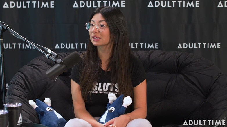 Adult Time Podcast: Cami Strella überlebt einen Kult, Tiktok-Ruhm &amp; Nicht-Monogamie | der Erwachsenenzeit-Podcast