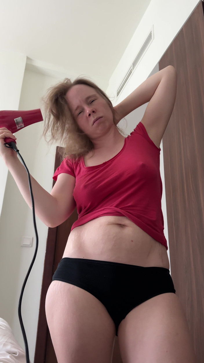 SweetLucy96: Jolie blonde avec de gros seins