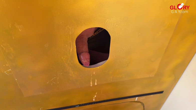 GLORYHOLEGAYS: Punheta apenas, mas eu queria mais no gloryhole ele notou