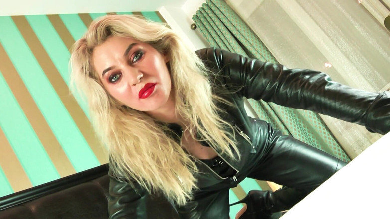 Goddess Celine: Buurvrouw thuiswrakker buurman
