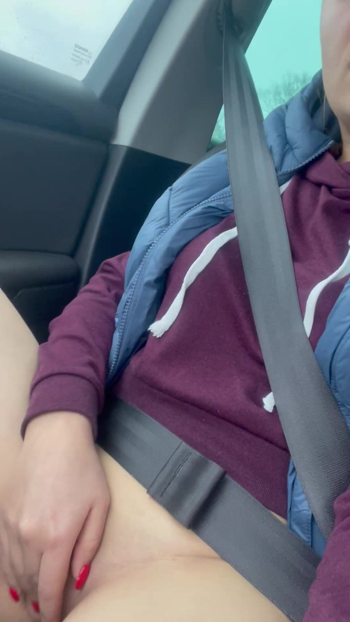 Anna Booty: Onanera i bilen under körning