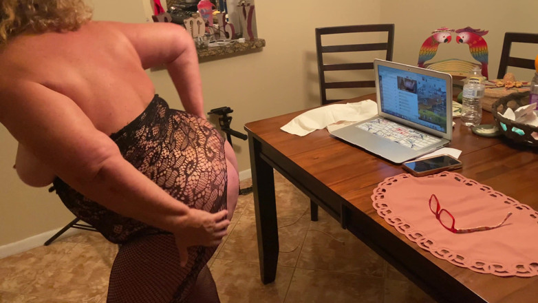 Big Ass 4 U: Deixe essa garota da cam ser sua garota dos sonhos
