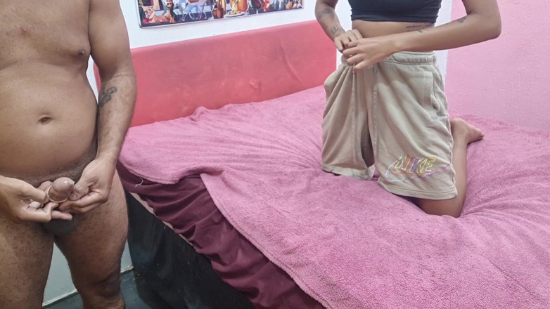 LeoOgro: lesbiyan mujhe dene aaee