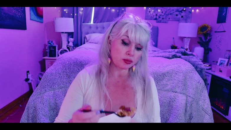 PaintedRose Taboo Femdom Fetish MILF: Pizza mexicană: Taco Bell Mukbang Aici este